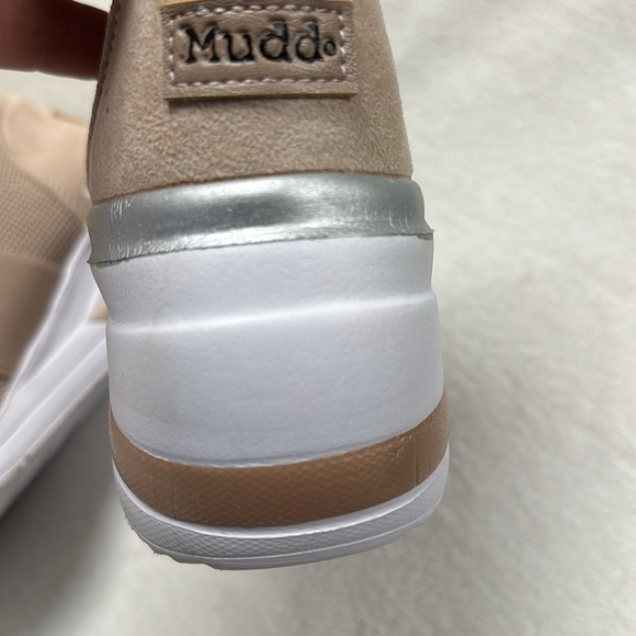 Mudd Soft Tan, White Trim  Hi-Top Slip On Sneaker Sz: 7.5 - Picture 8 of 8